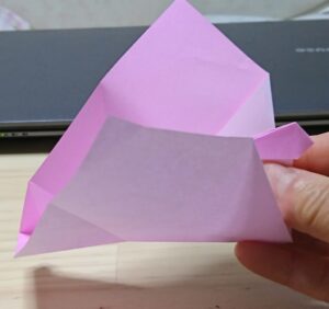 折り紙 くちびる折り紙 図表でシニアでも簡単に作れる折り紙にしたよ 本当にチュッチュッしてるみたいに面白いよ 60代シニアが知りたい簡単スマホ操作
